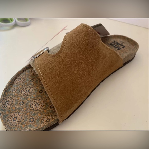 MUK LUKS Tan Buckle-Accent Valerie Terra Turf Sandal- Women Size 9 Women Sandals - Picture 9 of 13